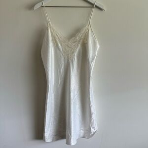 Vintage Natori white lace chemise/slip size medium